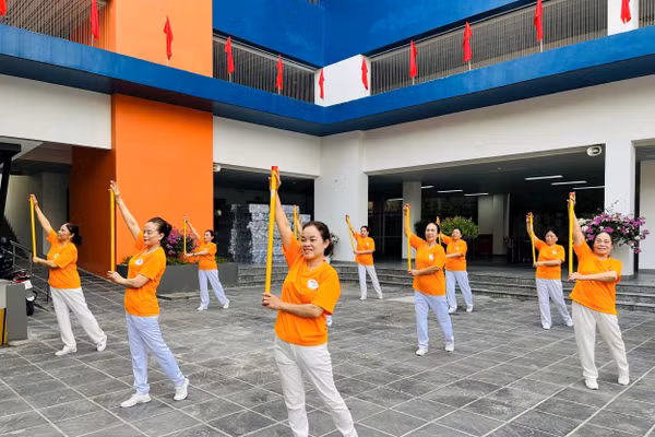 Nhiều hoạt động bổ ích tại Cơ sở chăm sóc sức khỏe ban ngày cho người cao tuổi Long Biên (Hà Nội). Ảnh | Thúy Anh