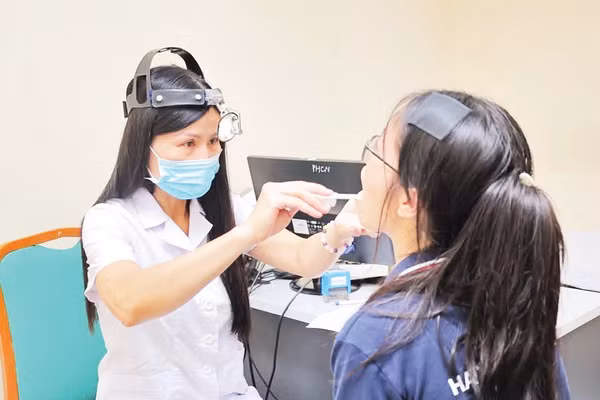 Có đầu mối y tế tại mỗi trường học mang lại hiệu quả thiết thực trong chăm sóc sức khỏe học đường.