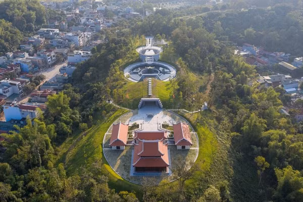 Toàn cảnh Đền thờ liệt sĩ tại chiến trường Điện Biên Phủ - Công trình đạt Giải đặc biệt Giải thưởng Quy hoạch đô thị quốc gia 2022-2023. Ảnh | NVCC