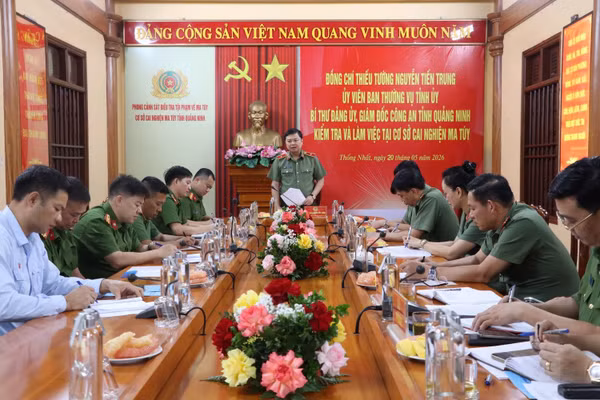 Thiếu tướng Nguyễn Tiến Trung, Giám đốc Công an tỉnh Quảng Ninh làm Trưởng đoàn kiểm tra công tác quản lý, vận hành tại Cơ sở cai nghiện ma túy tỉnh.