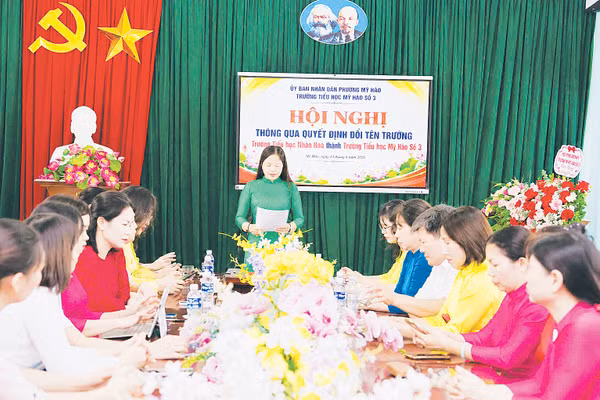 Hội nghị thông qua quyết định đổi tên tại Trường tiểu học Mỹ Hào số 3 (tỉnh Hưng Yên). Ảnh | VĂN MỸ
