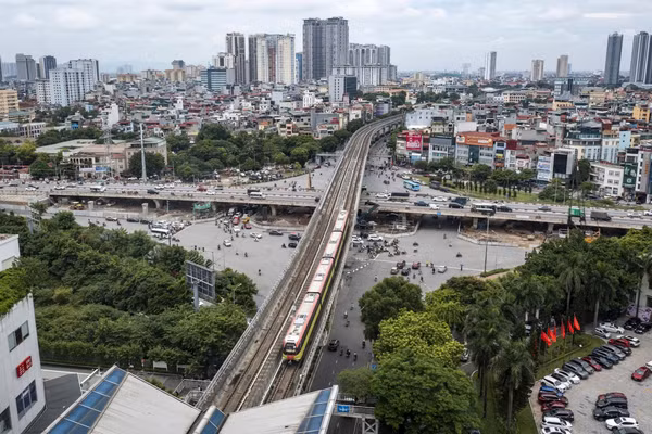 Hệ thống đường sắt đô thị (Metro) đã trở thành một biểu tượng hiện đại mới cho sự phát triển của Thủ đô Hà Nội. Ảnh | Thành Đạt