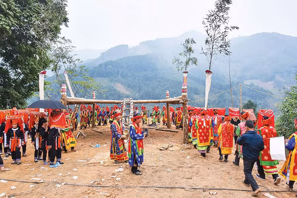 Lễ cấp sắc của người Dao Đỏ xã Mỏ Vàng, tỉnh Lào Cai tạo điểm nhấn du lịch hấp dẫn.