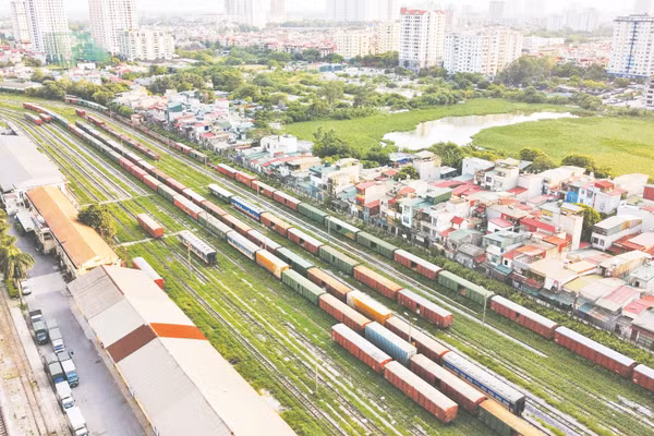 Ngành đường sắt cần tăng cường các biện pháp bảo đảm an toàn giao thông. Ảnh: Khiếu Minh 