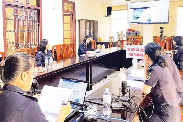 Nhờ đẩy mạnh ứng dụng công nghệ, chuyển đổi số, Hải quan cửa khẩu cảng Thanh Hóa (Chi cục Hải quan khu vực X) có thể thường xuyên hỗ trợ trực tuyến cộng đồng doanh nghiệp tuân thủ các quy định pháp luật ngành hải quan. 