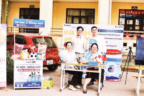 Nhiều hoạt động tư vấn hướng nghiệp được tổ chức trên địa bàn tỉnh.