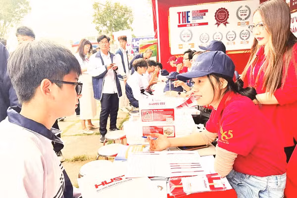 Chương trình tư vấn tuyển sinh - hướng nghiệp của Đại học Bách khoa Hà Nội tại Trường THPT Thái Phiên.