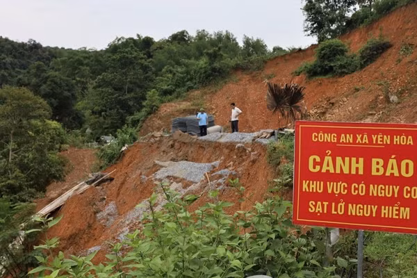 Nhiều điểm sạt lở trên địa bàn xã Yên Hòa. (Ảnh: Cơ sở cung cấp)