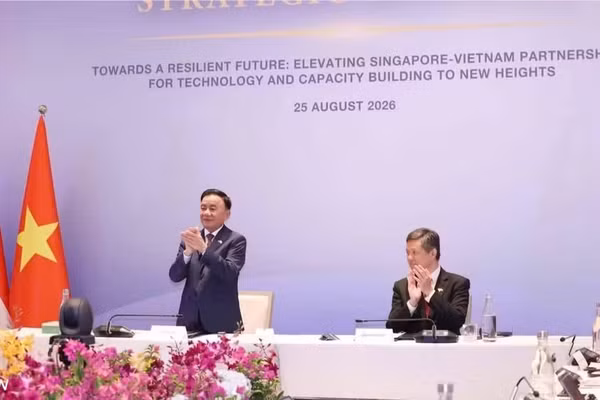 Đồng chí Trần Cẩm Tú, Ủy viên Bộ Chính trị, Thường trực Ban Bí thư cùng Phó Tổng Thư ký Đảng Hành động Nhân dân Singapore, Bộ trưởng Quốc phòng kiêm Bộ trưởng Điều phối dịch vụ công Chan Chun Sing đồng chủ trì Đối thoại Chiến lược Việt Nam-Singapore lần thứ nhất. (Ảnh: TTXVN)