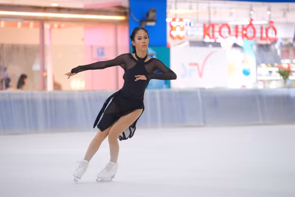 Vận động viên Lê Bùi Thanh Hằng giành HCB nội dung Solo Ice Dance. (Ảnh: SFV)