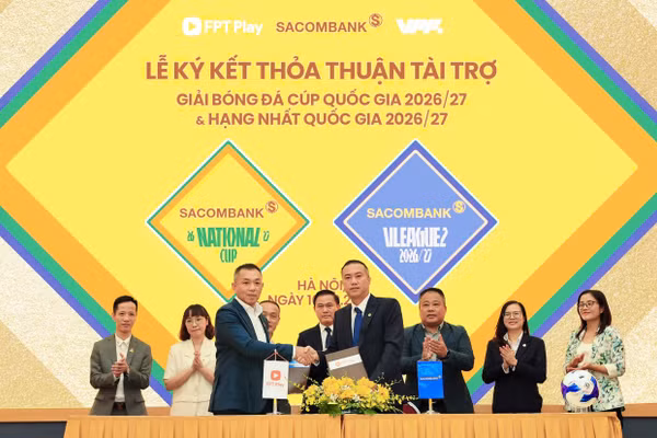 Lễ ký kết tổ chức tài trợ hai giải ngày 16/9 tại Hà Nội. (Ảnh: MINH GIANG)