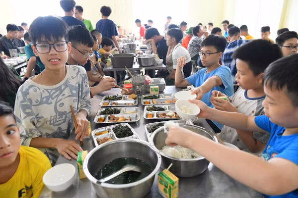 Bữa ăn học đường - vấn đề được xã hội quan tâm. Ảnh | Thành Đạt