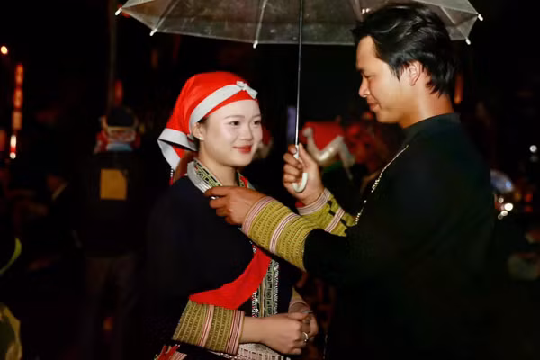 Tái hiện Phiên chợ vùng cao và Chợ tình Sa Pa.