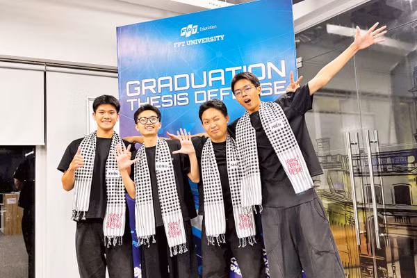 Bốn thành viên nhóm tổ chức dành rất nhiều tâm huyết cho chương trình.