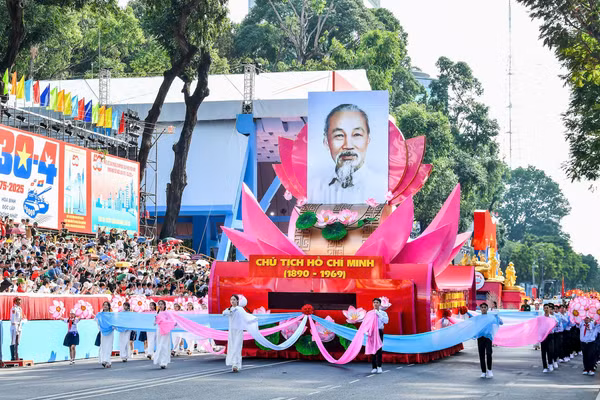 Lễ diễu binh, diễu hành kỷ niệm 50 năm Ngày giải phóng miền nam, thống nhất đất nước.