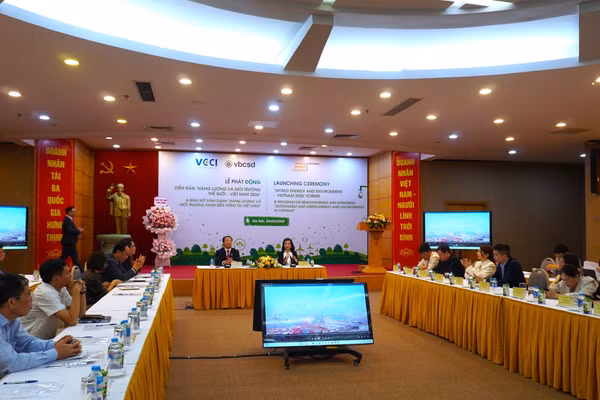 Toàn cảnh lễ phát động Diễn đàn “Năng lượng và Môi trường Thế giới - Việt Nam 2026” do VCCI tổ chức tại Hà Nội, ngày 20/3/2026. Ảnh: Nguyễn Hùng 