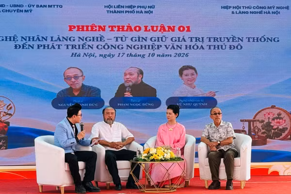Quang cảnh Diễn đàn “Nữ nghệ nhân làng nghề với phát triển công nghiệp văn hóa Thủ đô”. (Ảnh: DIỆU THƯƠNG)