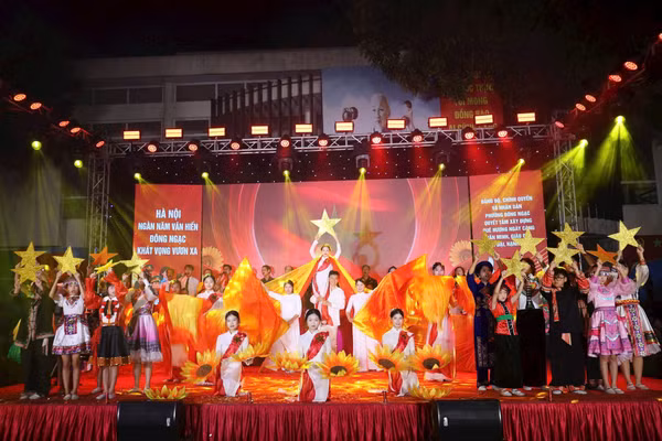 Một tiết mục của Tổ dân phố Văn Hội tại chương trình. (Ảnh: DIỆU THƯƠNG)