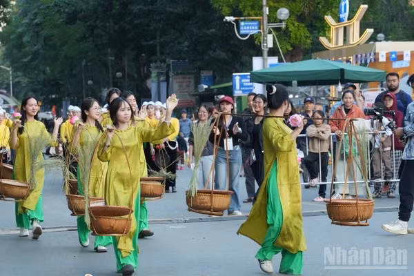 Festival Thu Hà Nội là hoạt động quảng bá, giới thiệu nét đẹp Hà Nội trong mùa thu nhằm kích cầu du lịch Thủ đô.