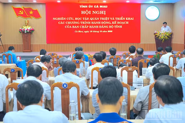 Quang cảnh hội nghị quán triệt tại Cà Mau, chiều 16/10. (Ảnh: HỮU TÙNG)