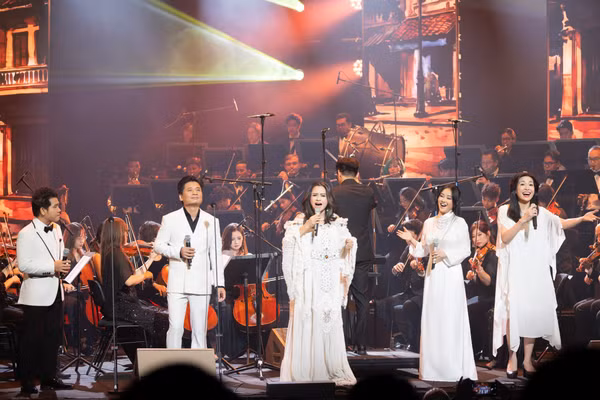 Đêm nhạc "Phú Quang - Còn mãi một tình yêu" hội tụ nhiều nghệ sĩ nổi tiếng gắn bó và thành công cùng những ca khúc của nhạc sĩ Phú Quang (Ảnh: HAA).