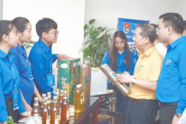 Gian hàng trong cuộc thi “Ý tưởng, dự án khởi nghiệp trong thanh niên tỉnh Nghệ An” . Ảnh: Thanh Quỳnh