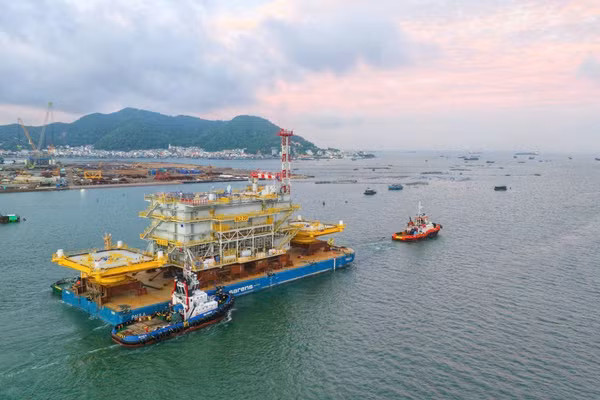 Các công trình được hạ thủy thành công, chuẩn bị bước vào hành trình ra biển, thực hiện công tác lắp đặt, đấu nối ngoài khơi Ba Lan.