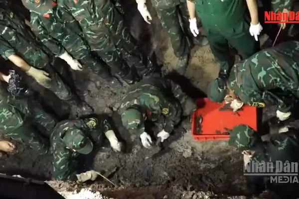 [Video] Đã tìm thấy hơn 800 hài cốt liệt sĩ tại công viên Lê Thị Riêng