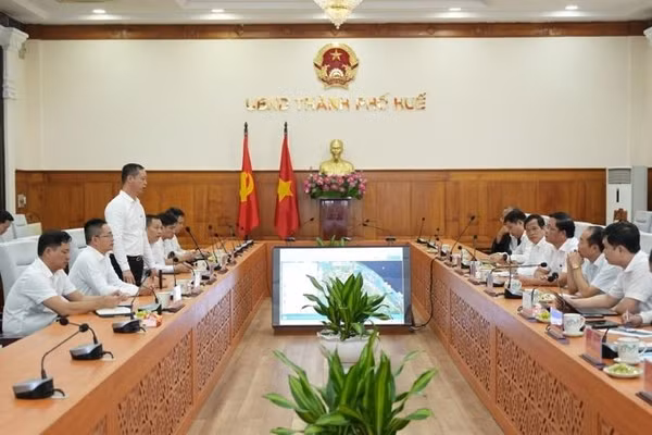Toàn cảnh buổi làm việc giữa Tập đoàn Sun Group và Ủy ban nhân dân thành phố Huế. (Ảnh: NG.HIẾU)