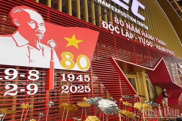 Chuẩn bị bế mạc triển lãm 80 năm trang trọng, đúng tầm vóc quốc gia.