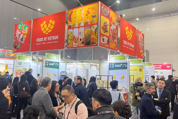 Đông đảo khách tham quan tại gian hàng Việt Nam. (Ảnh: Agritrade Việt Nam)