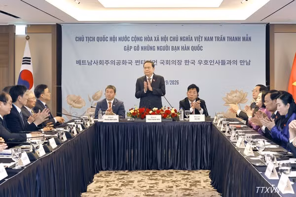 Chủ tịch Quốc hội Trần Thanh Mẫn phát biểu tại cuộc gặp gỡ những người bạn Hàn Quốc. (Ảnh: Doãn Tấn/TTXVN)