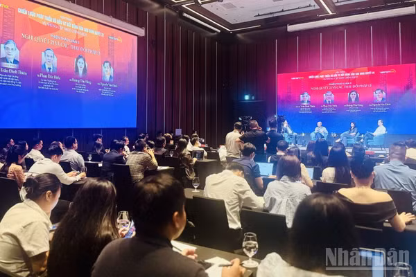 Hội thảo “Chiến lược phát triển và đầu tư bất động sản sau Nghị quyết 21 và những cập nhật chính sách” thu hút đông đảo đại biểu tham dự. (Ảnh: HNV)
