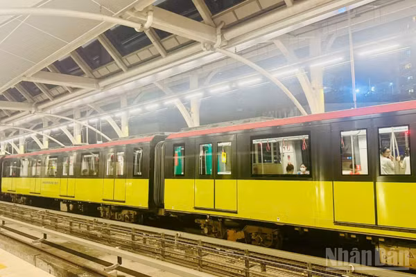 Tính chung 8 tháng năm 2026, vận chuyển hành khách tăng 18,6% và luân chuyển tăng 13,1% so với cùng kỳ năm trước. (Ảnh: HNV)