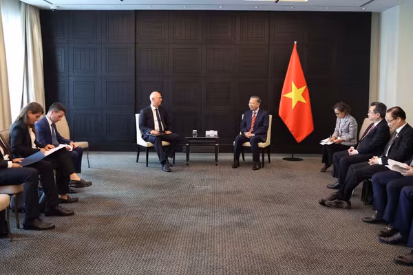 Tổng Bí thư, Chủ tịch nước Tô Lâm tiếp Tổng Giám đốc Quỹ Đầu tư trực tiếp Nga Kiril Dmitriev. (Ảnh: Thống Nhất/TTXVN)