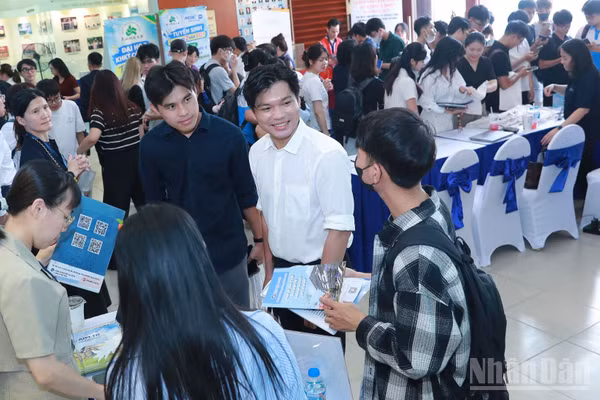 Đông đảo sinh viên tại khu vực Hà Nội trong khuôn khổ chương trình. (Ảnh: CTV)