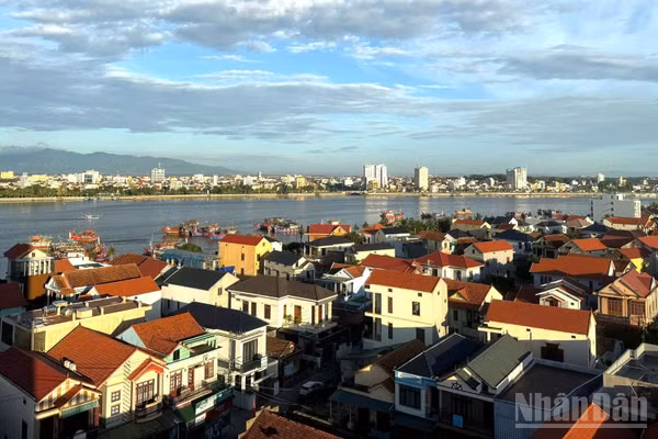 Trong bối cảnh bất ổn kinh tế và địa chính trị toàn cầu gia tăng, minh bạch thị trường bất động sản càng trở nên quan trọng hơn bao giờ hết đối với nhà đầu tư. (Ảnh: HNV)