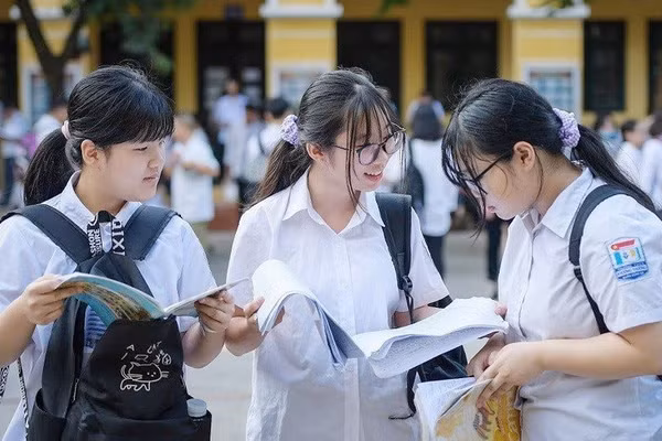 Làm sao để giảm áp lực cho các em học sinh, tạo niềm tin trong xã hội, là điều các cơ quan chức năng cần giải pháp hiệu quả.