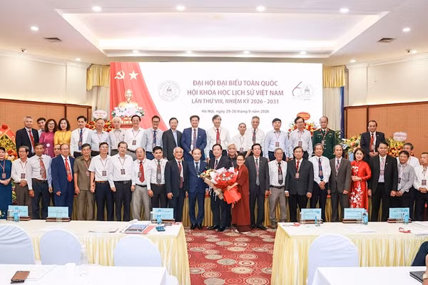 Ban Chấp hành ra mắt Đại hội. (Ảnh: QUANG VINH)