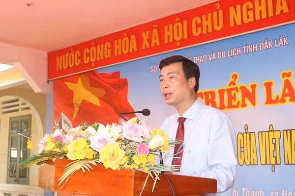 Giám đốc Sở Văn hóa, Thể thao và Du lịch tỉnh Đắk Lắk Trần Hồng Tiến phát biểu tại triển lãm. (Ảnh: CTV)