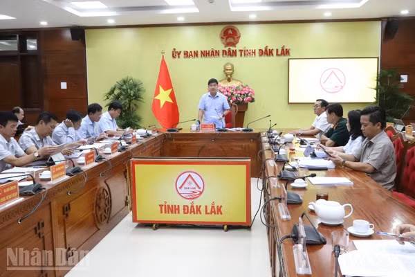 Phó Chủ tịch Ủy ban nhân dân tỉnh Đắk Lắk Nguyễn Thiên Văn phát biểu chỉ đạo tại hội nghị. (Ảnh: CÔNG LÝ)