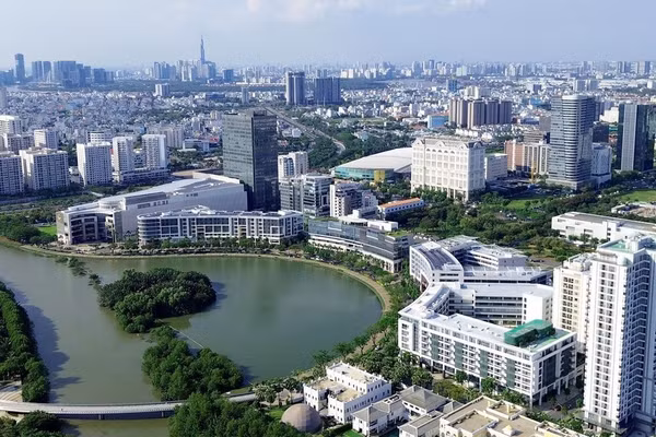 Đô thị lớn đã kiến tạo cho con người một không gian sống tốt hơn, thì ngược lại, người dân cũng cần tự “nâng cấp” chính mình để phù hợp với đời sống văn minh, hiện đại.