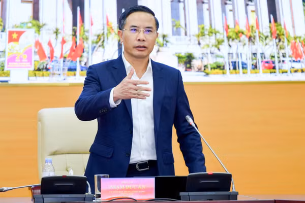 Thống đốc Phạm Đức Ấn yêu cầu cùng với giảm chi phí hoạt động và chia sẻ lợi nhuận, các ngân hàng cần giảm chi phí huy động, tránh cạnh tranh lãi suất thiếu lành mạnh. (Ảnh: Việt Phong)
