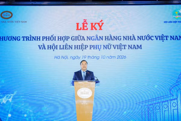 Phó Thủ tướng Thường trực Chính phủ Phạm Gia Túc dự và phát biểu chỉ đạo tại lễ ký. (Ảnh: VIỆT PHONG)