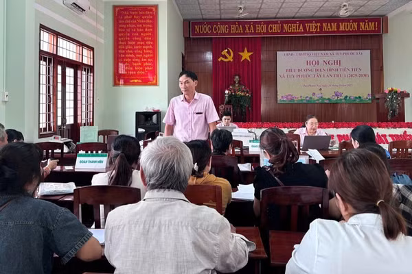 Ngân hàng chính sách xã hội Tuy Phước tích cực cho vay vốn tại mạng lưới điểm giao dịch xã.