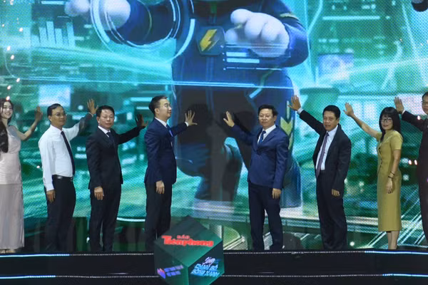 Điểm nhấn của Lễ khai mạc Ngày Thanh toán số Việt Nam 2026 là nghi thức kích hoạt Sóng Festival 2026. (Ảnh: Việt Phong)