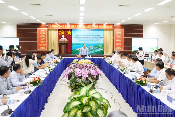 Quang cảnh buổi làm việc. (Ảnh: VĂN ÚT)
