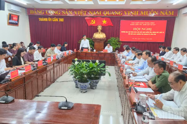 Quang cảnh hội nghị. (Ảnh: VĂN ÚT)