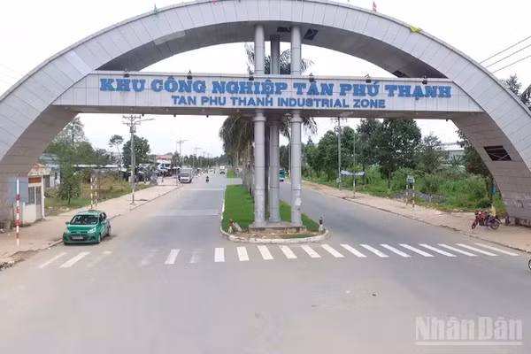 Khu công nghiệp Tân Phú Thạnh, thành phố Cần Thơ. (Ảnh: VĂN ÚT)