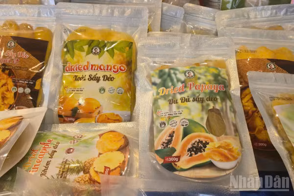 Sản phẩm OCOP của phường Long Bình, thành phố Cần Thơ, được giới thiệu tại các cơ sở làm du lịch.